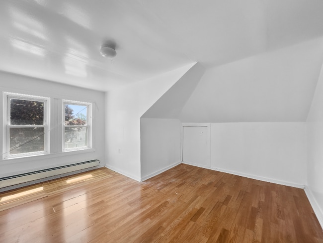 Building Photo - 76 Elmwood Rd