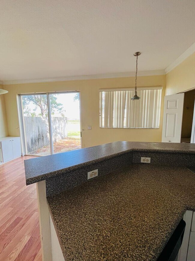 Foto del edificio - 421 NE 21st Terrace