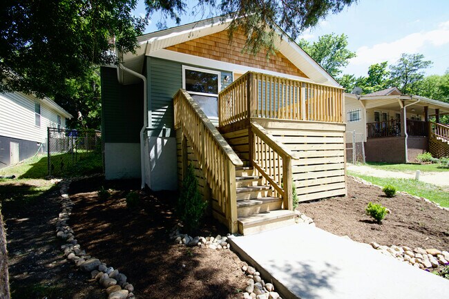 Foto del edificio - 2404 Jefferson Ave