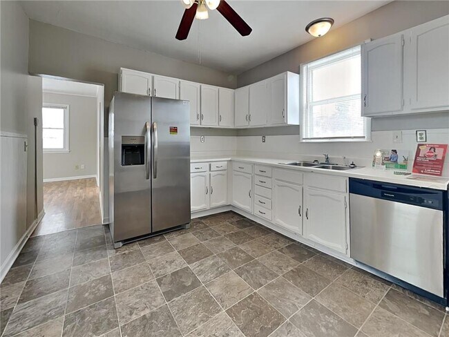 Foto del edificio - 52 22nd Ave NE