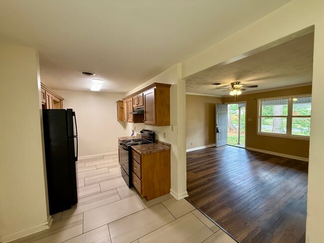 Foto del edificio - 2310 Fairfield Dr
