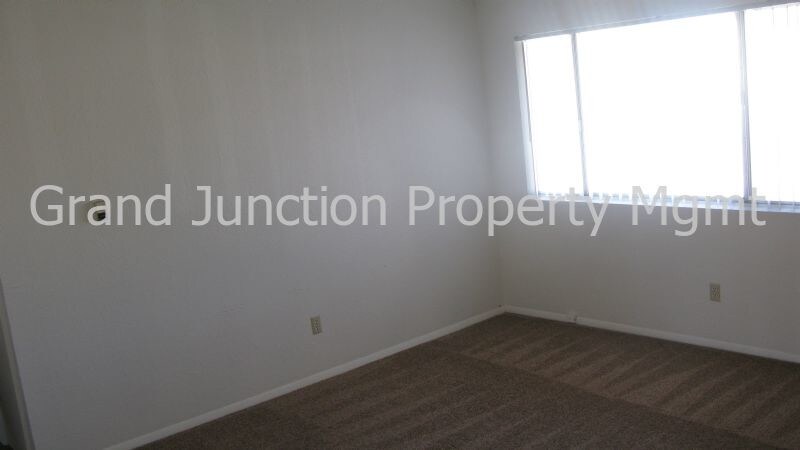 Building Photo - 483-32 1/8 32 1/8 Rd