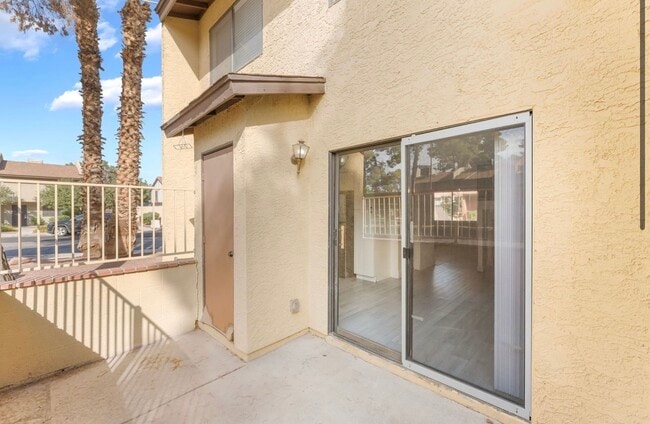 Building Photo - 200 Bel Port Dr