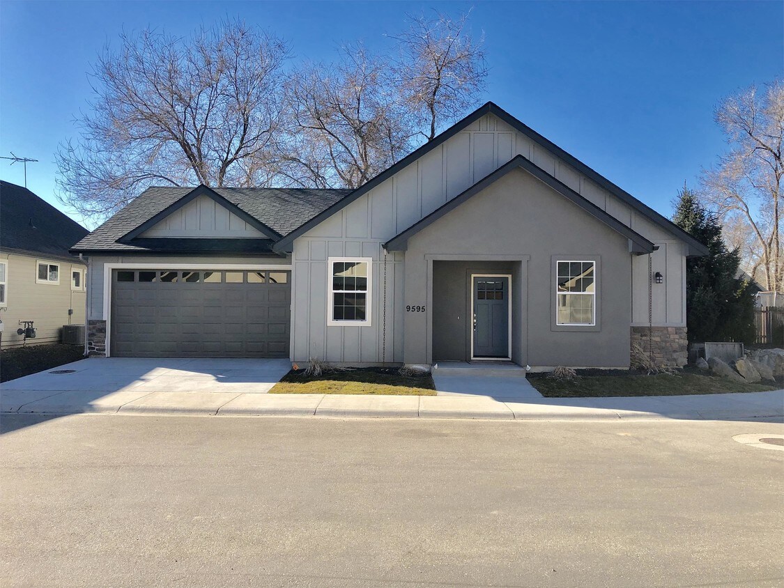 Foto principal - 9595 W Arnold Rd
