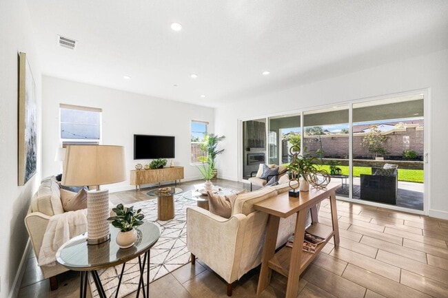 Building Photo - GORGEOUS 3300 Sqft Single Story 4 Bed 3.5 Bath House in Brentwood