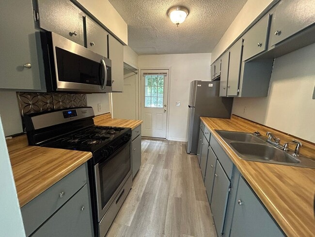 Foto del edificio - SPRING MOVE-IN SPECIAL AND RATE DROP ALERT...