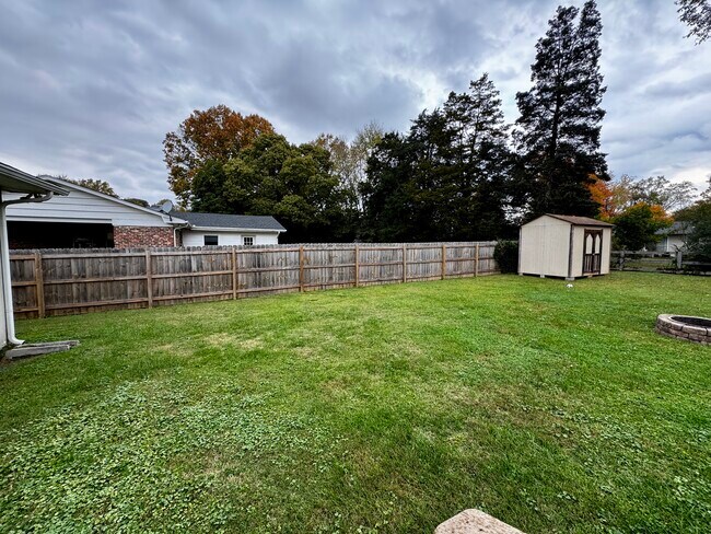 Foto del edificio - 824 Noragate Rd