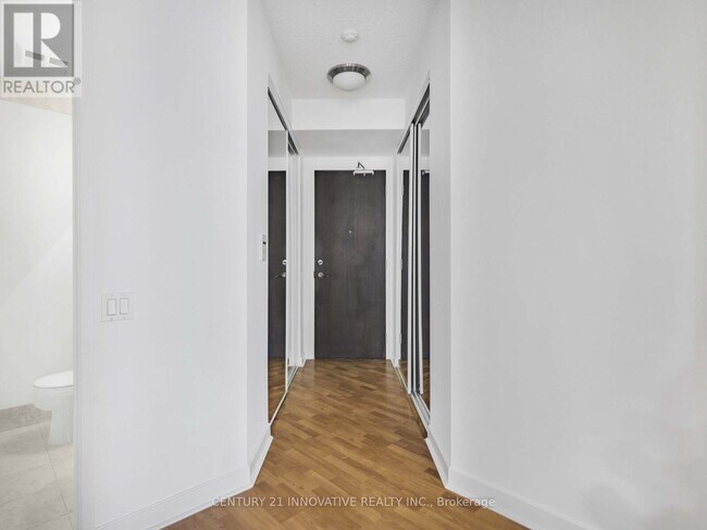 Photo du bâtiment - 85 Bloor St E