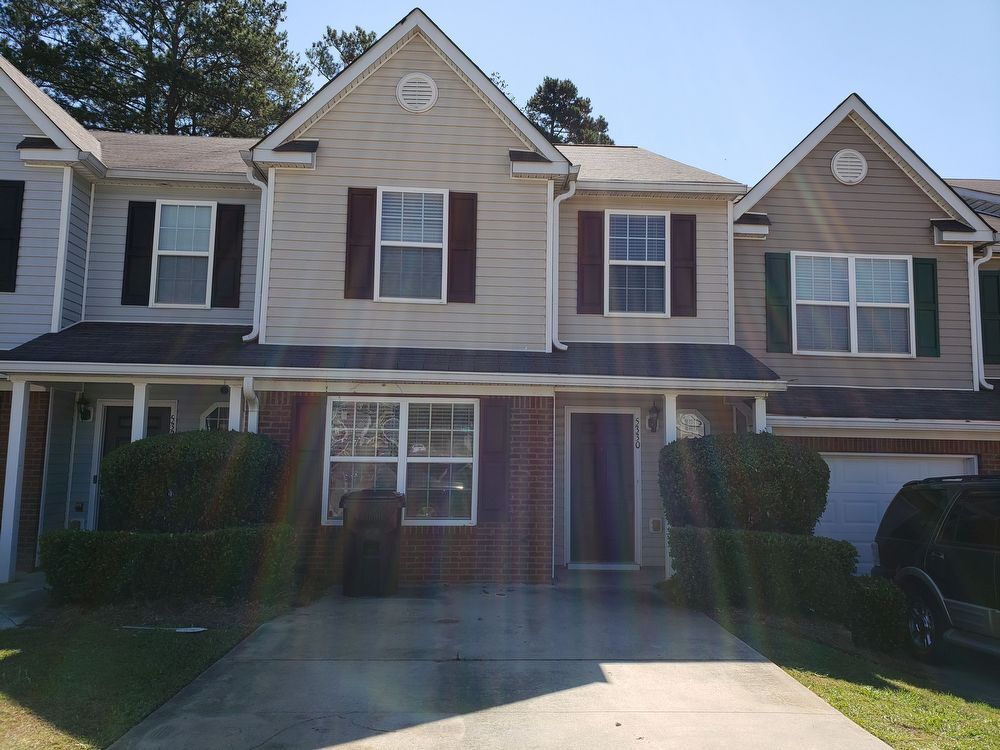 Primary Photo - Spacious 4 bedroom 3 bath townhome in Morrow