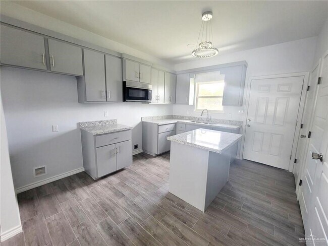 Building Photo - 14 Rosemary Dr