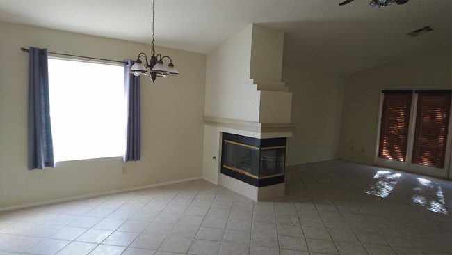 Foto del edificio - 9429 Canyon Shadows Ln