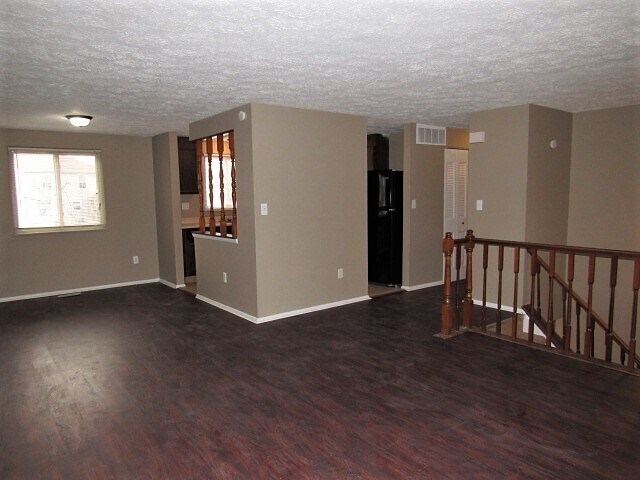 Building Photo - 910 Woodlark Dr