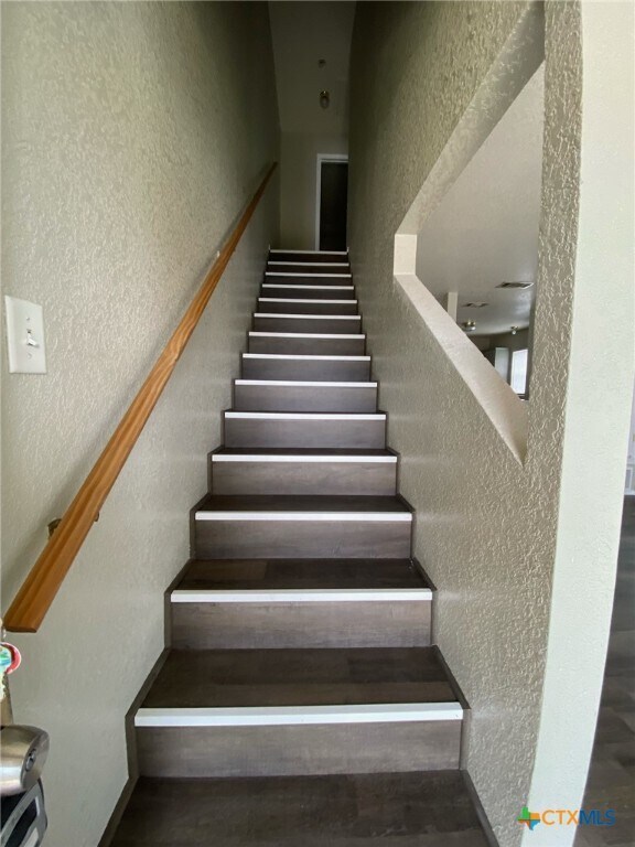 Building Photo - 4409 Jeff Scott Dr