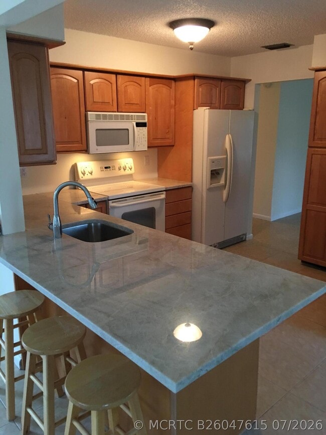 Building Photo - 8842 SE Sandcastle Cir