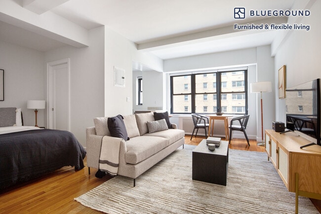Building Photo - 400 E 57th St