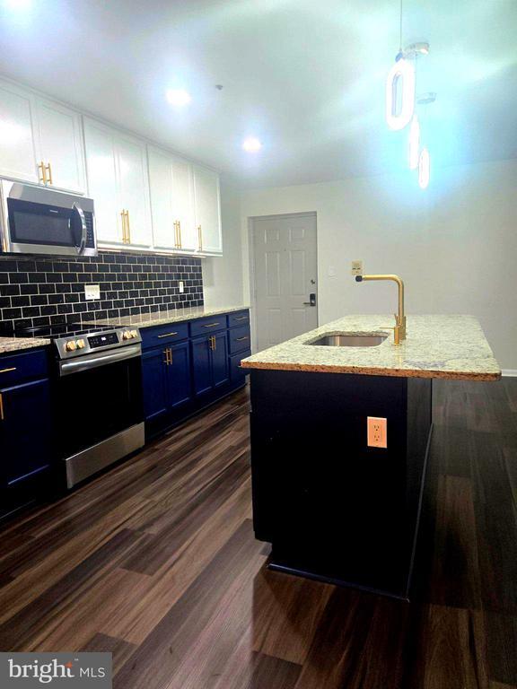 Foto del edificio - 905 Woodbridge Ct