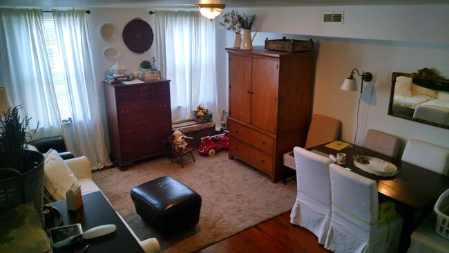 Spacious living room - 4006 Ludlow St