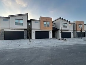 Building Photo - 2296 E Alexander Ln