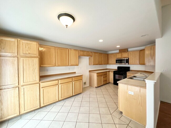 Foto del edificio - BEAUTIFUL 3 BED, 2 BATH SINGLE FAMILY HOME LOCATED IN NW REDMOND!