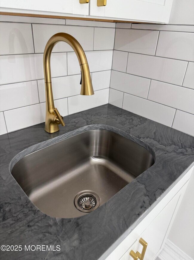 Foto del edificio - 140 Franklin Ave