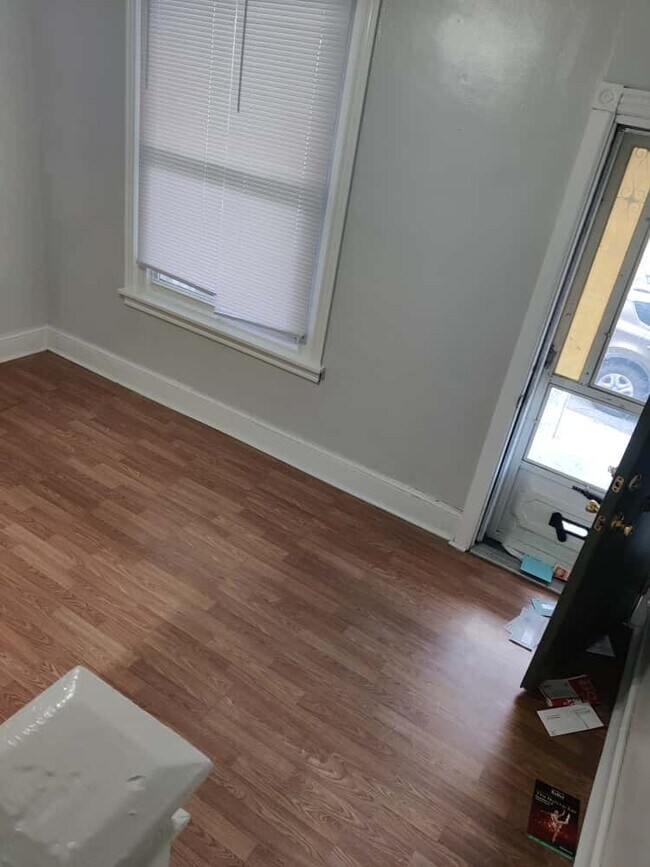 Foto del edificio - 2170 Conlyn St