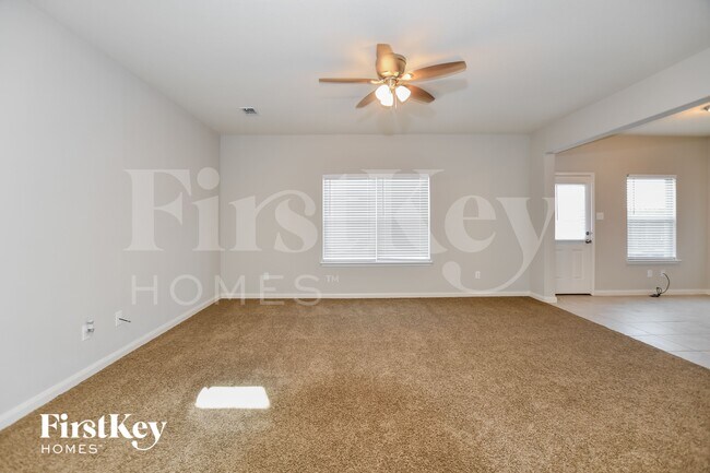 Building Photo - 9005 Woodfern Dr