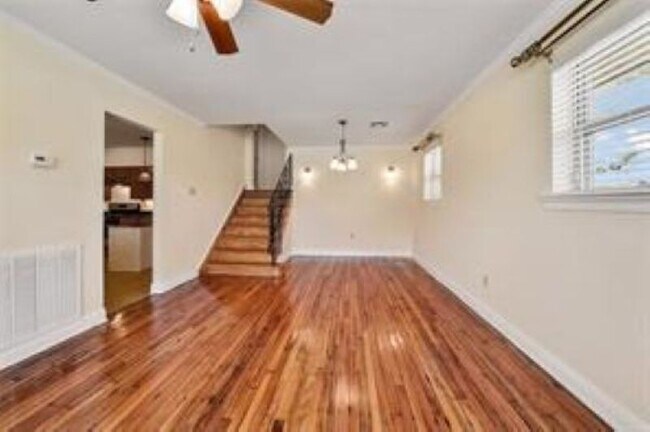 Combinación de sala y comedor - 996 Allen Toussaint Blvd