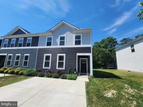 Building Photo - 140 Currant Cir