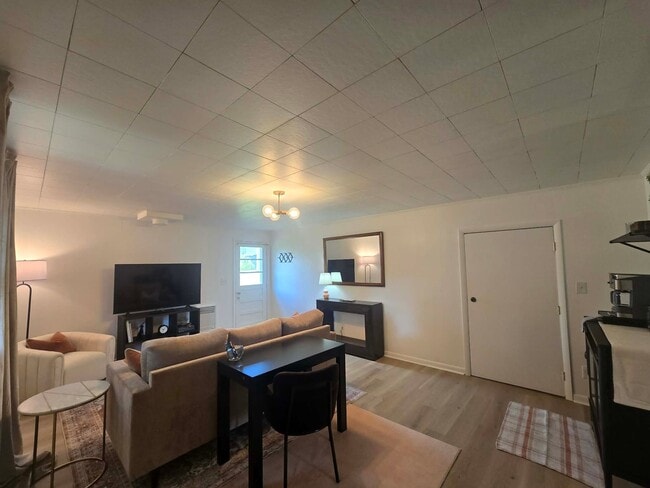 Building Photo - 1422 Millbro Cir