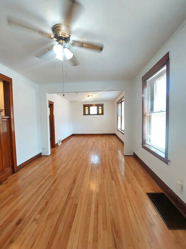 Foto del edificio - 4038 W Dickens Ave