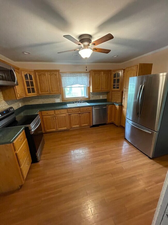 Foto del edificio - 3 Bed/2 Bath Home with 2 Car Garage