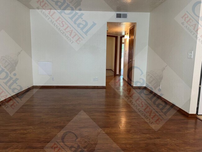 Foto del edificio - 1322 Glen Oaks Ct
