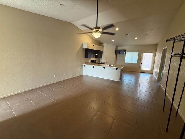 Foto del edificio - 3 Bedroom Condo in Desert Sky!