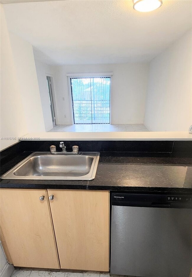 Foto del edificio - 902 NE 209th St