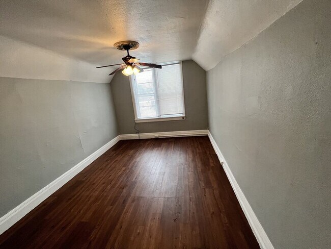 Building Photo - 668 Amity Ave