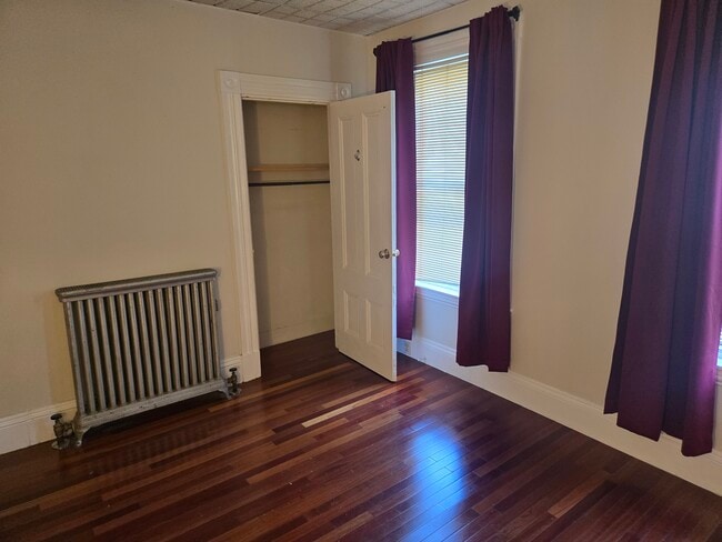 Building Photo - 103 Alder St
