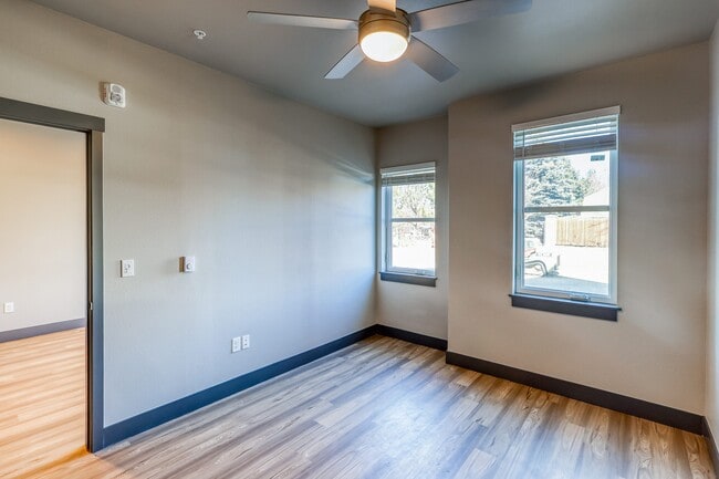 Building Photo - Los Altos