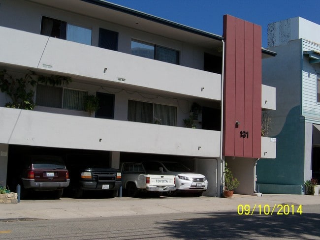 Building Photo - 131 Entrada Dr