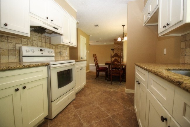 Building Photo - 7700 Spring Meadow Ln