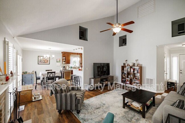 Foto del edificio - 174 Hidden Timber Ln