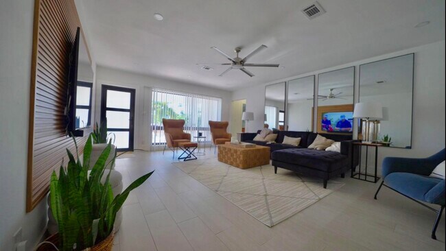 Foto del edificio - 871 NE 27th Ave