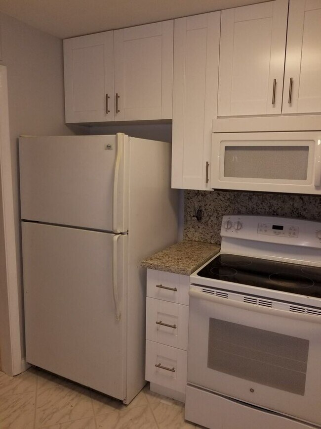 Building Photo - 21906 Lake Forest Cir