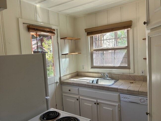 Foto del edificio - UNFURNISHED Quaint Cabin in Great Location