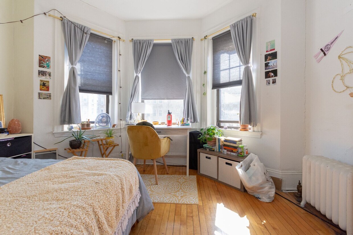 9/1 Sunny top floor 2BR with balcony near Packard's Corner! - 9/1 Sunny top floor 2BR with balcony near Packard's Corner!