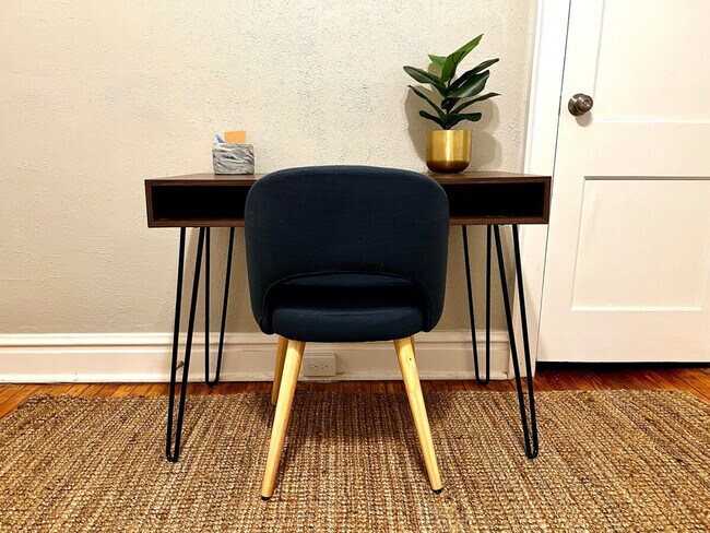 Foto del edificio - 3956 Tholozan Ave