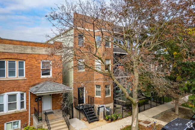 Building Photo - 2710 N Artesian Ave