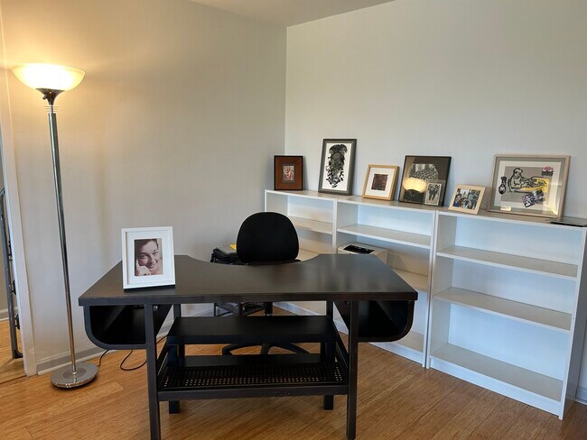 Building Photo - 530 Valley Rd