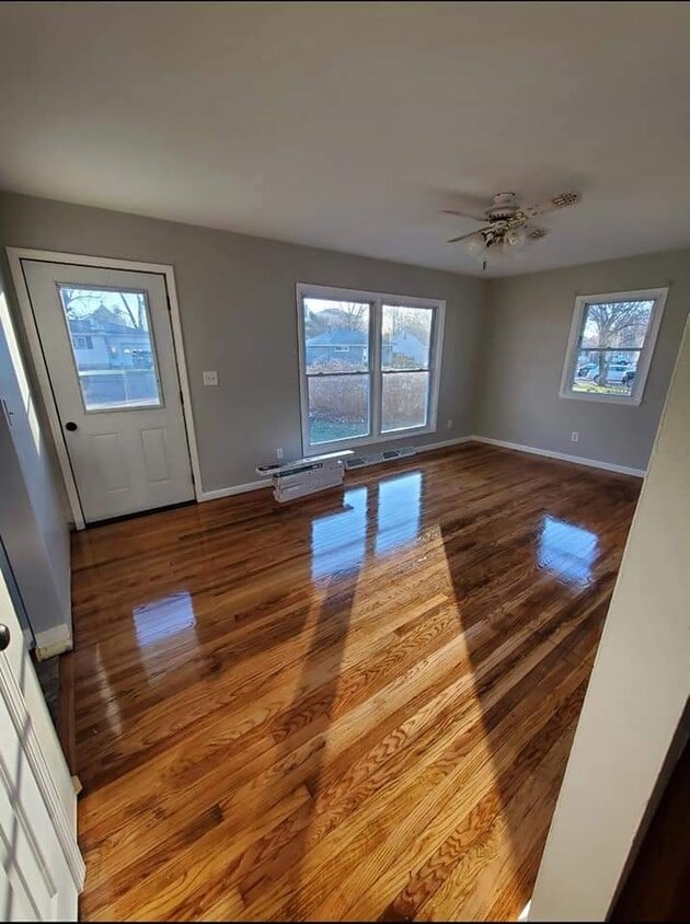 Living Room - 237 S Broadway Ave