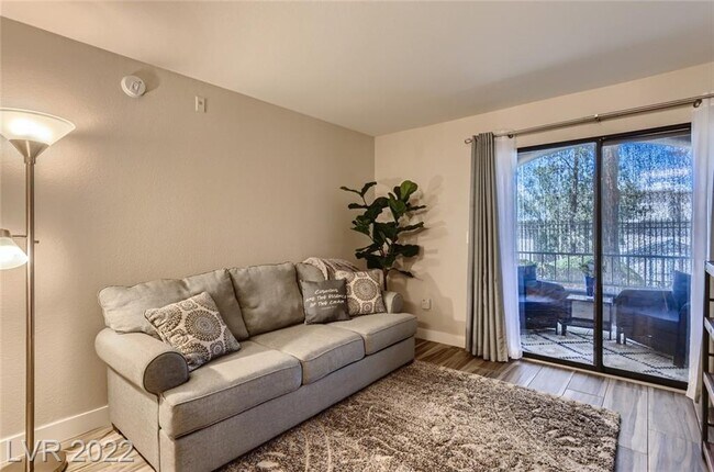 Foto del edificio - 950 Seven Hills Dr