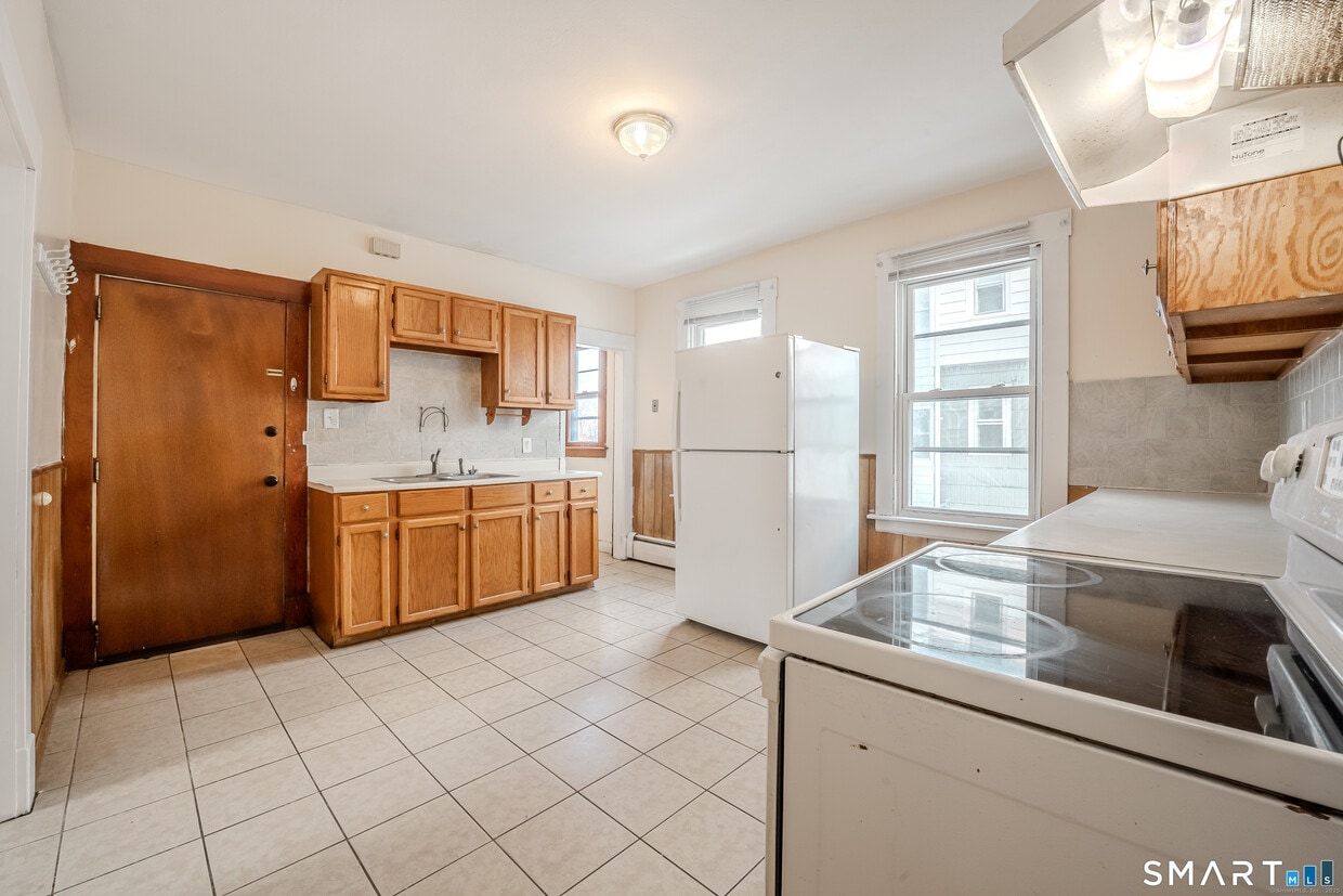 Photo - 422 Allen St (New Britain, CT)